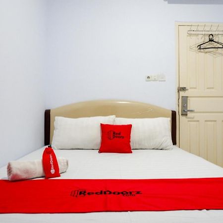 เรดดอร์ซ แอท โฮเต็ล บราโว ปันไต กามาลี เบาเบา Hotel Baubau ภายนอก รูปภาพ
